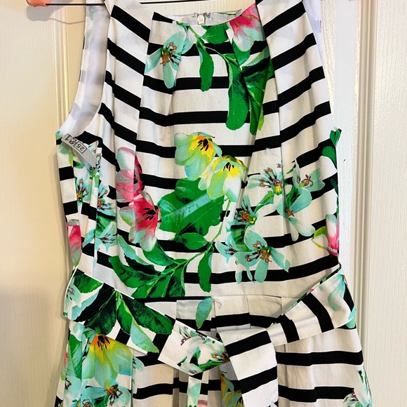 Leslie Fay Black and White Striped Floral Midi Dress size 4 ptp 16 length 38 - Picture 2 of 8